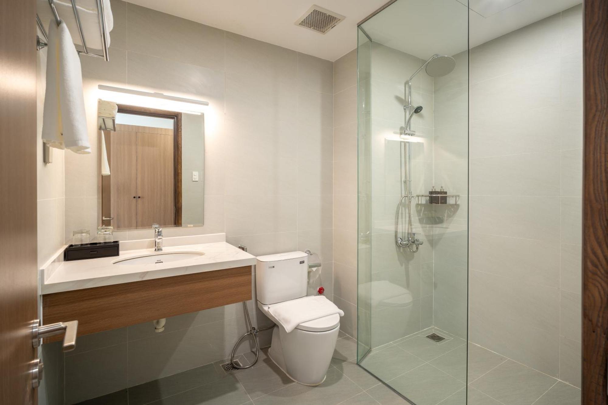 The Hub Hotel - Airport Ho Chi Minh City Exterior photo
